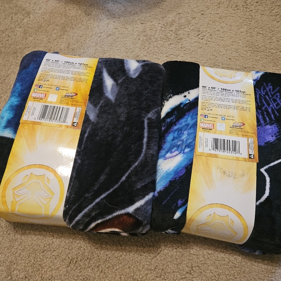 2 Marvel Black Panther Black Paws Silky Soft Throw 40" x 50" / 102 cm x 127 cm.  - Picture 4 of 8